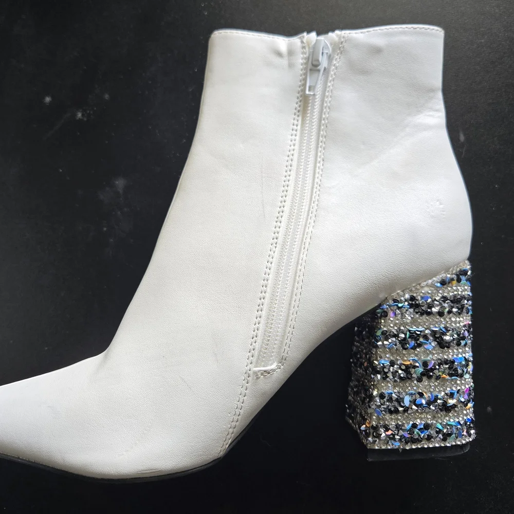 Betsey Johnson Women's Ankle Booties Kassie White Embellished Block Heel - Picture 6 of 9